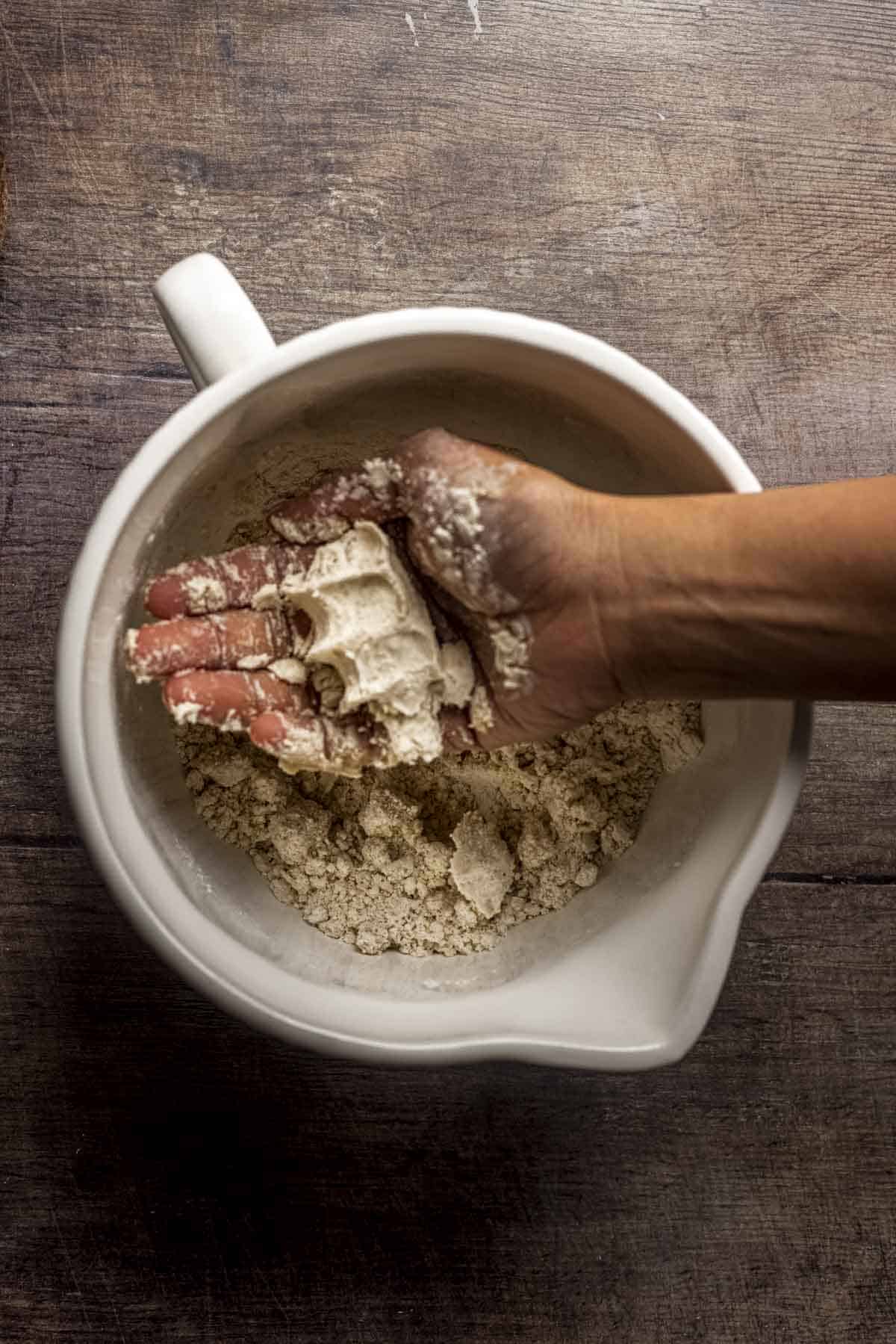 the dough resembling like bread crumbs.