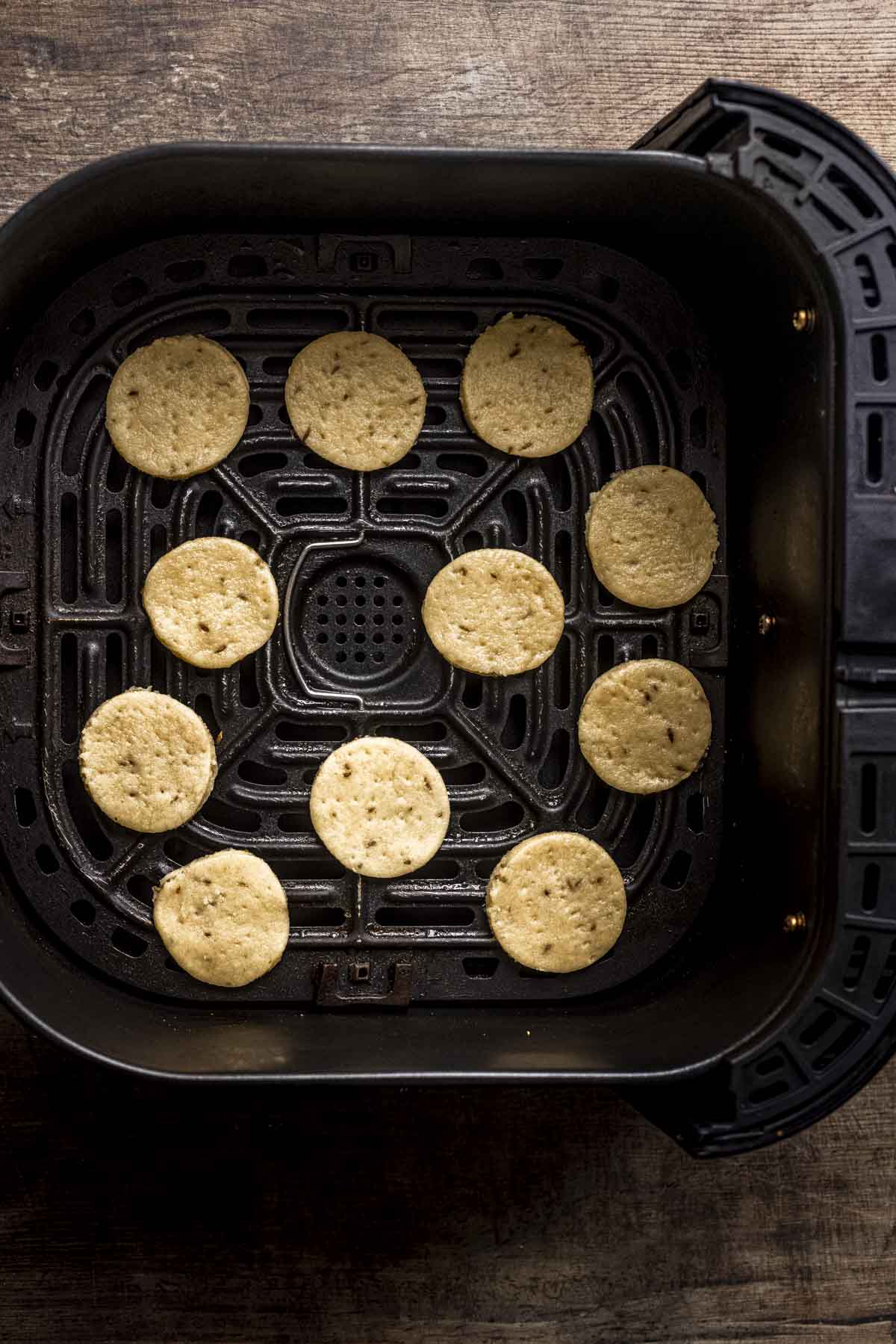 papdi placed in air fryer basket for air frying.