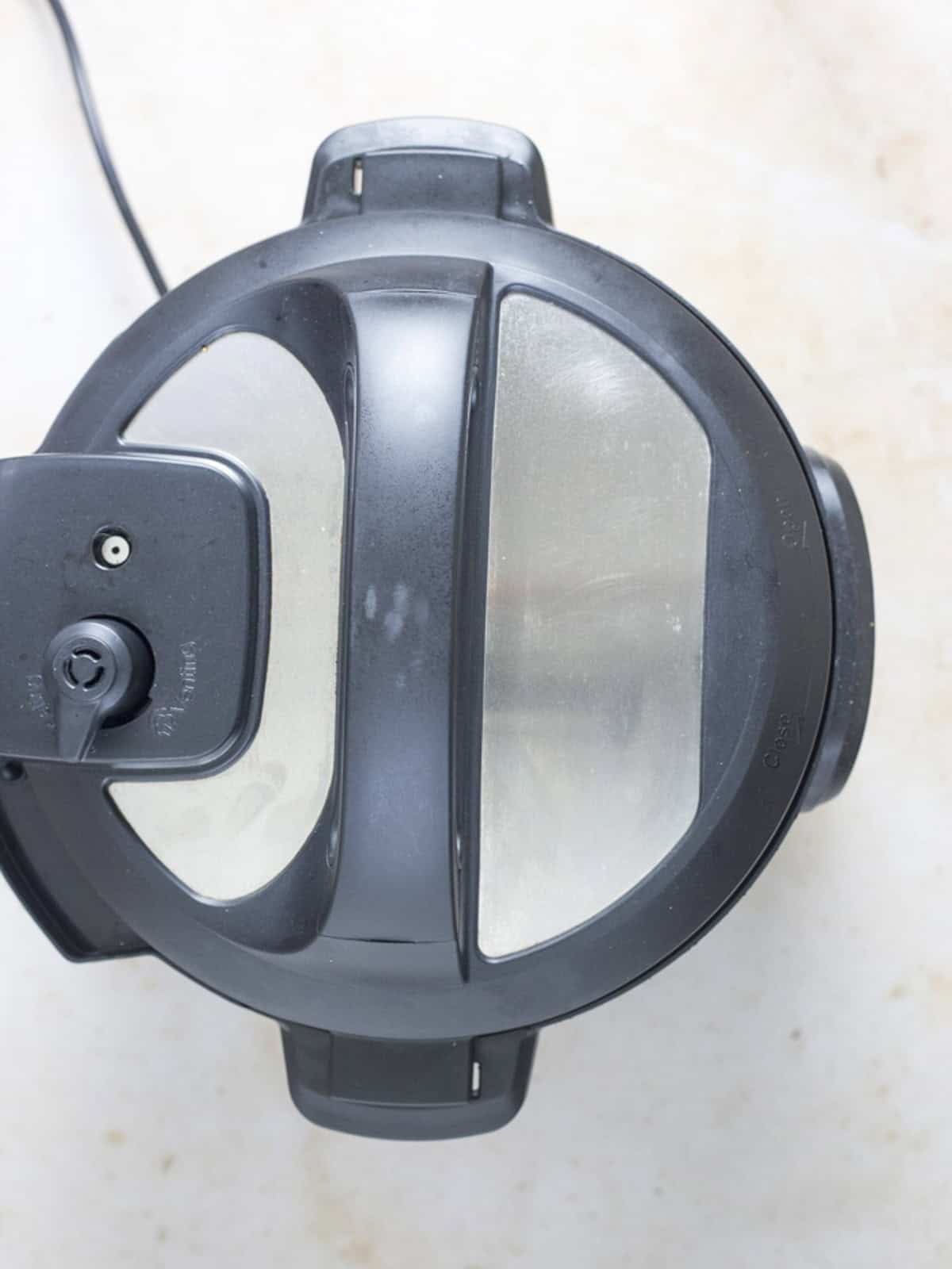 sealed and closed instant pot.