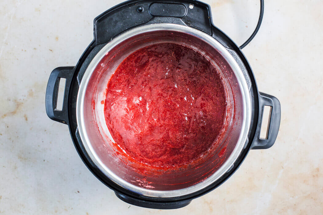 no pectin fresh strawberry jam made in instant pot.
