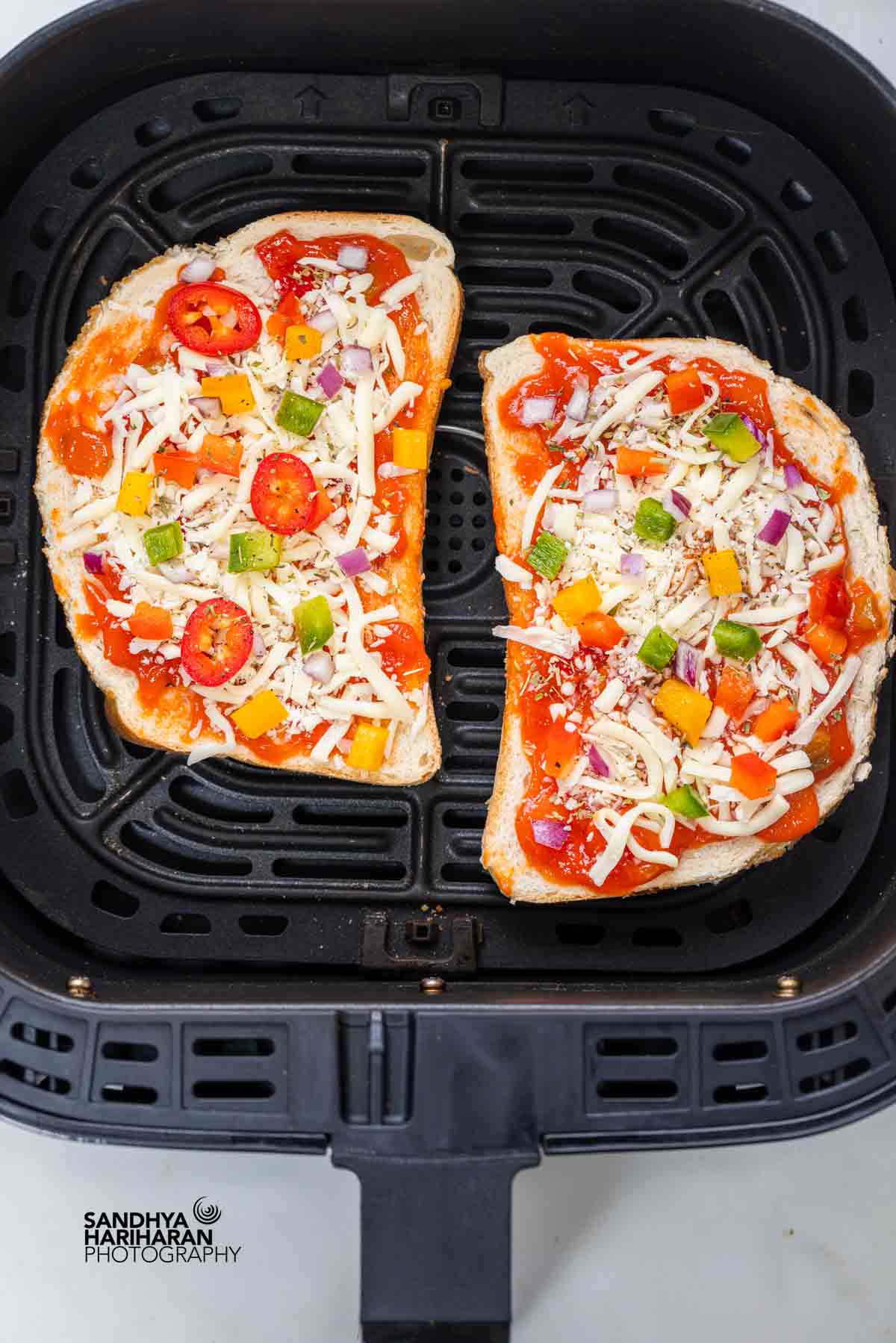 add the bread pizza in the air fryer basket.