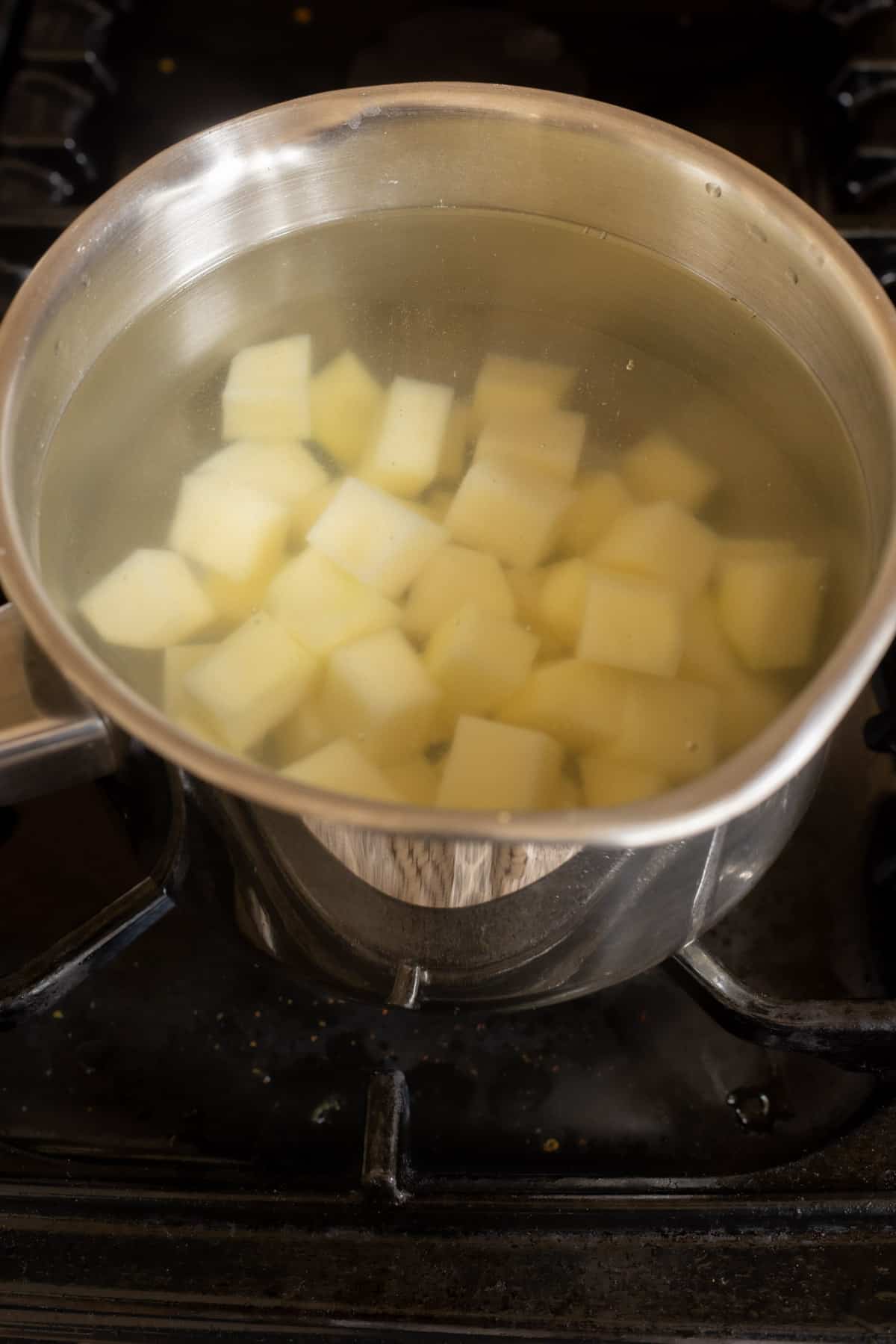 soak the potatoes for making parmentier potatoes.