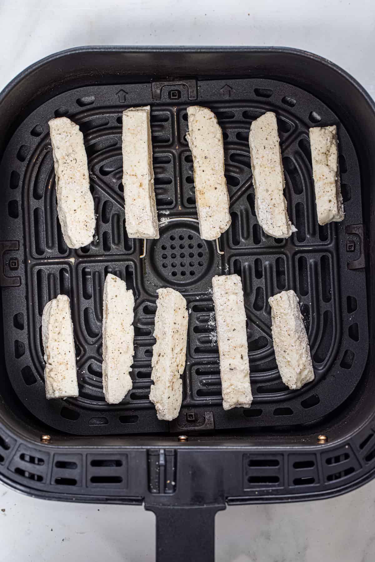 arrange the halloumi sticks in air fryer basket