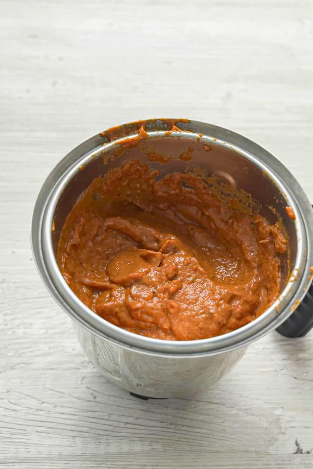 smooth balti sauce in a blender jar.