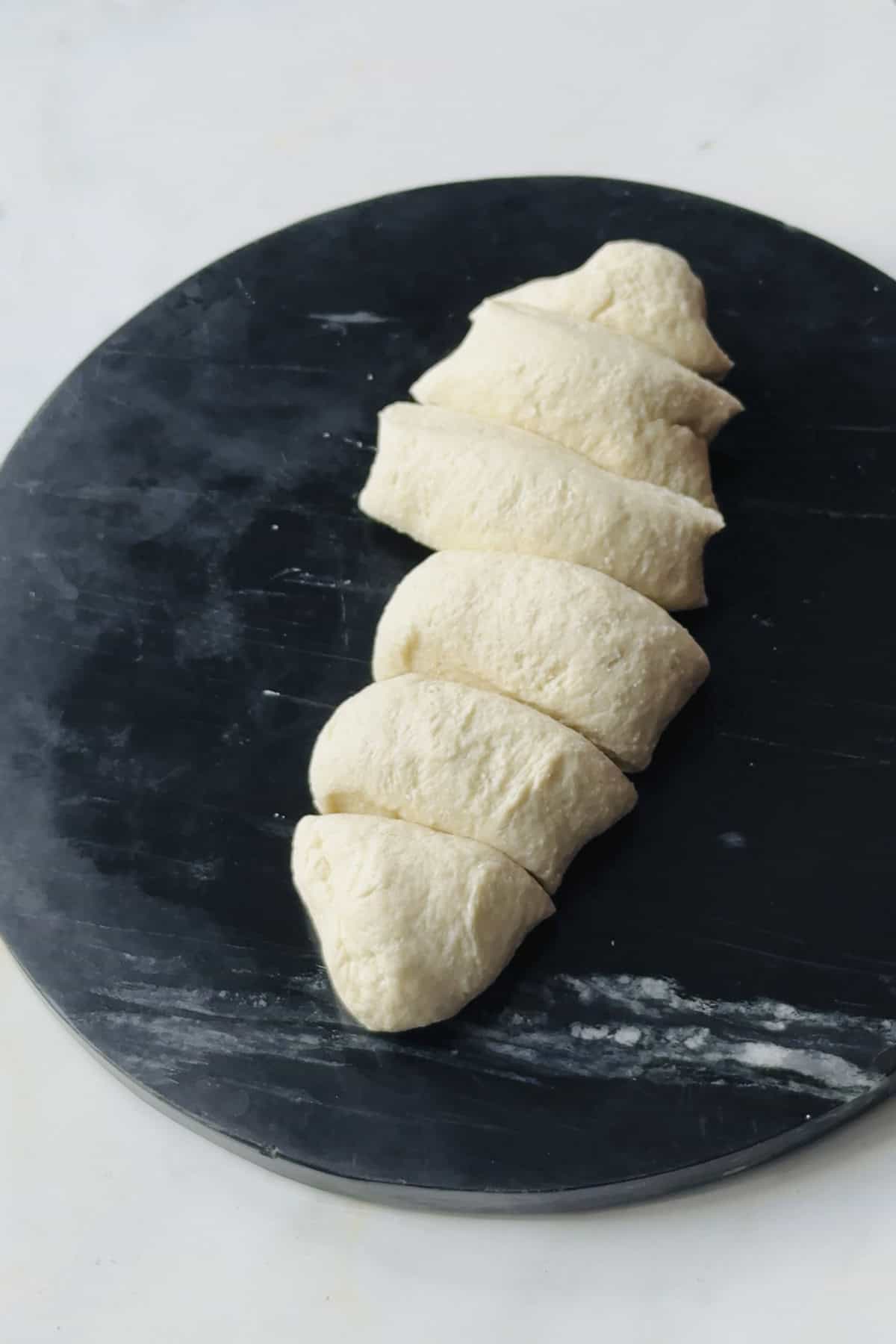 6 portions of dough divided.