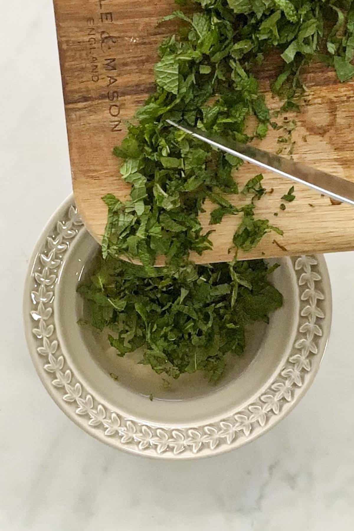 add the chopped mint leaves to the vinegar mixture.