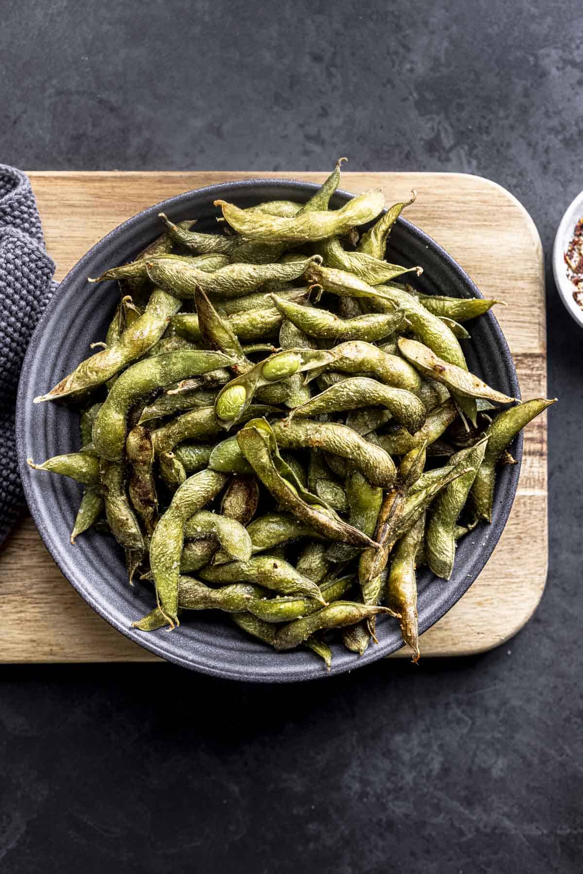 air fryer edamame in a grey bowl.