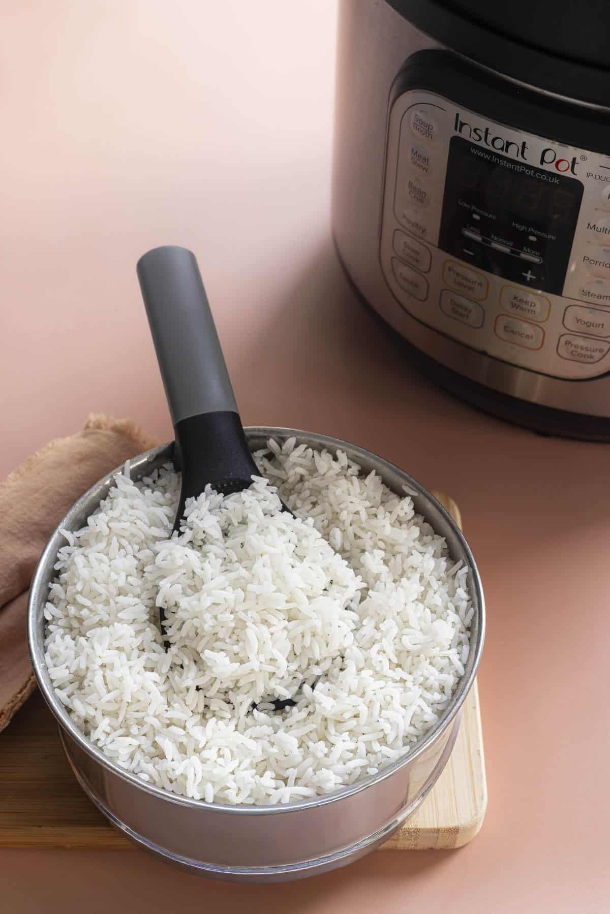 instant pot cooked white sona masoori rice in a stainless steel bowl.