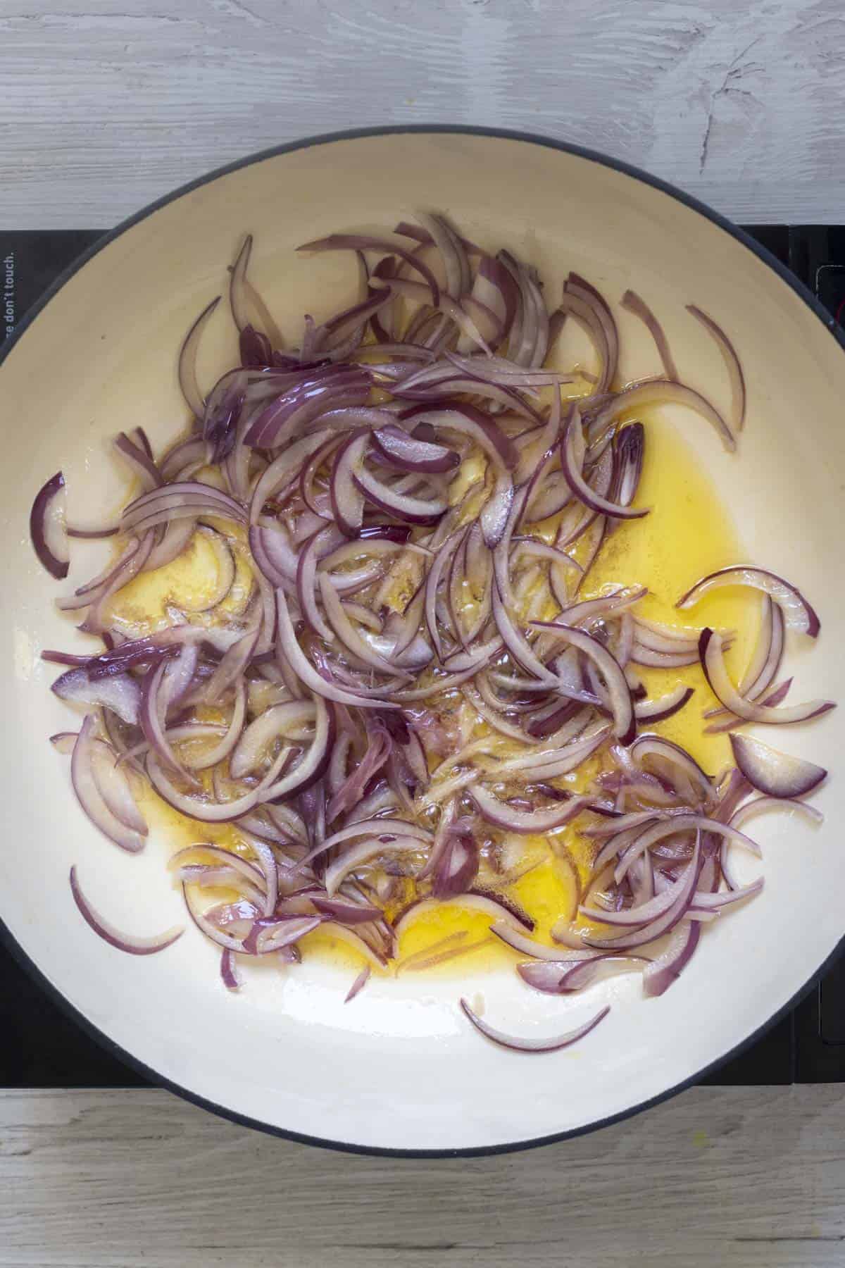 Fry the onions in ghee.